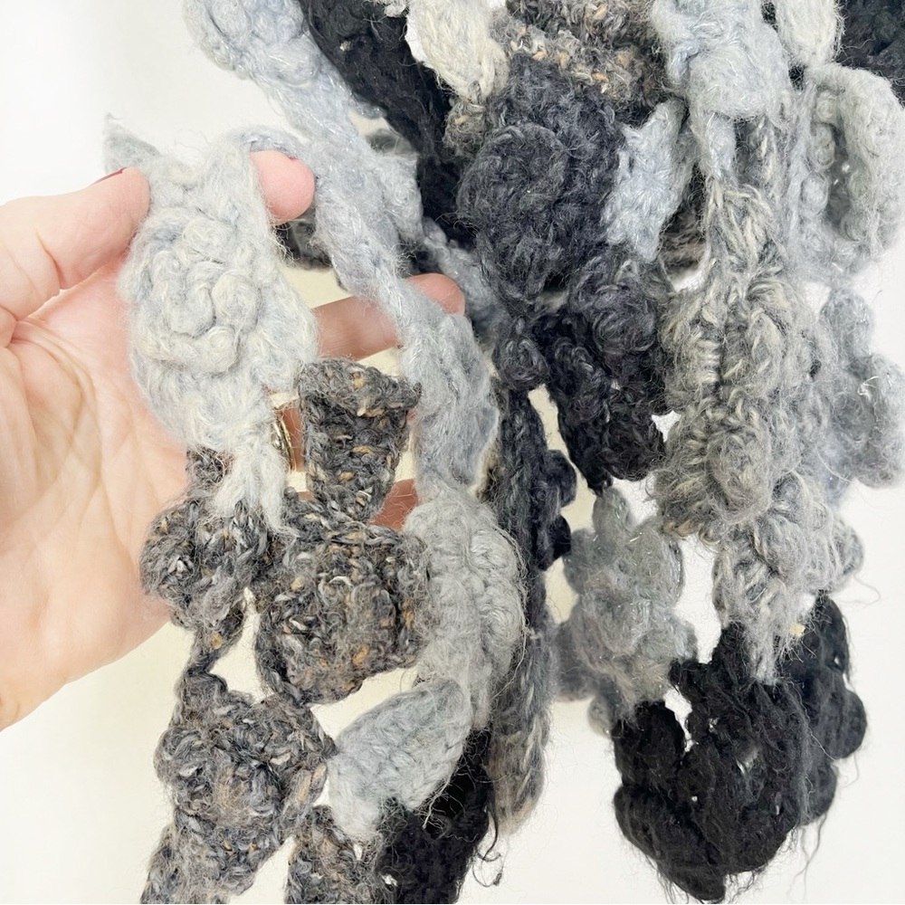 Lucky Brand Chunky‎ Lace Knit Scarf in Gray and Black